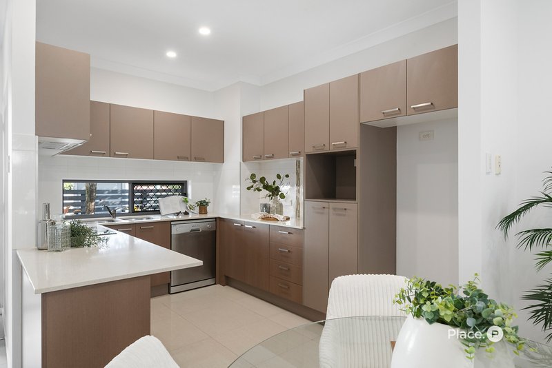 Photo - 6 Embie Street, Holland Park West QLD 4121 - Image 8
