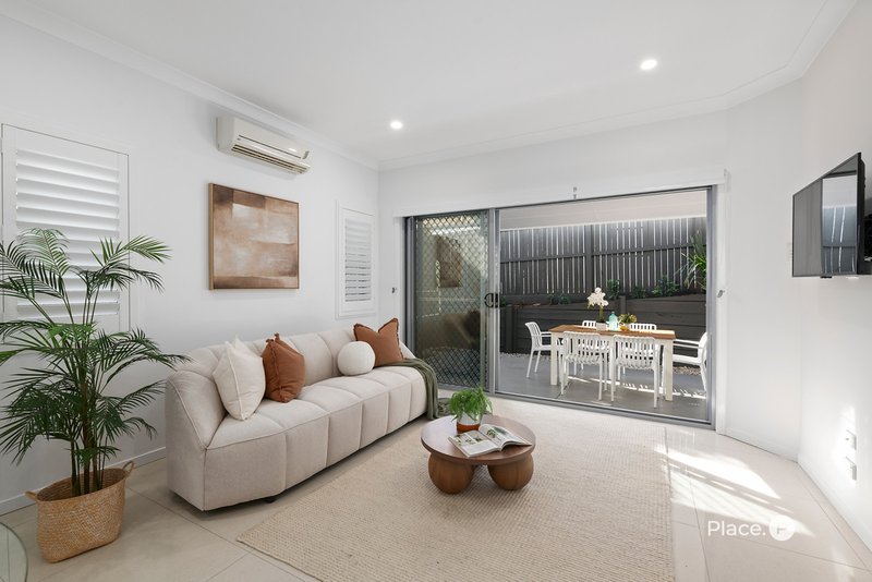 Photo - 6 Embie Street, Holland Park West QLD 4121 - Image 9