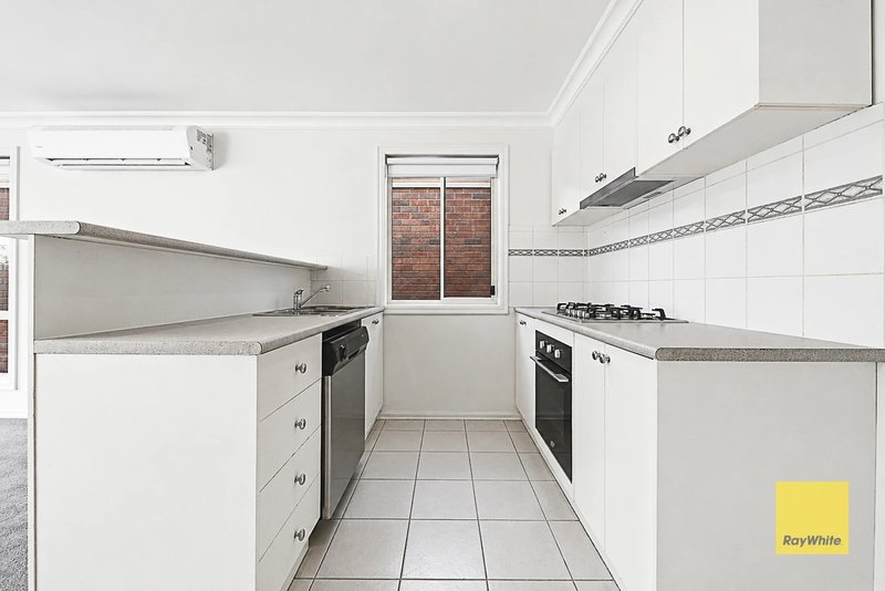 Photo - 6 Emerald Terrace, Werribee VIC 3030 - Image 4