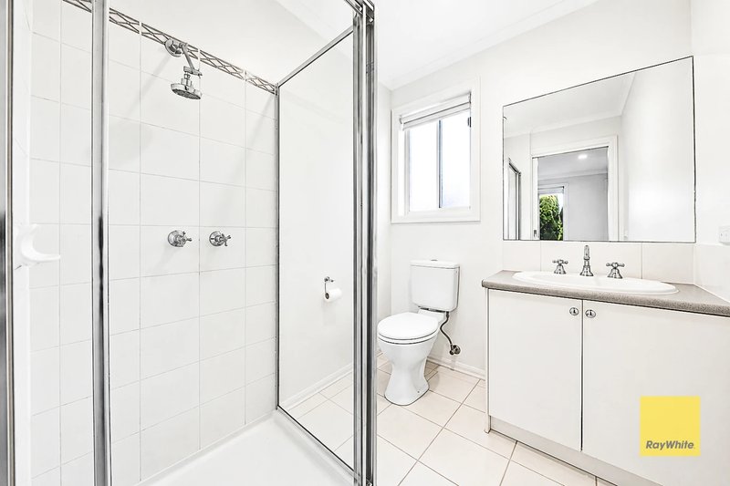 Photo - 6 Emerald Terrace, Werribee VIC 3030 - Image 6