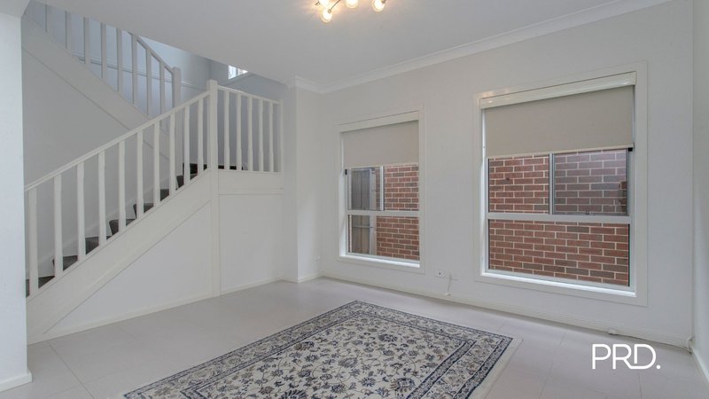 Photo - 6 Empire Circuit, Penrith NSW 2750 - Image 4
