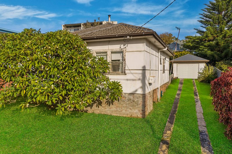 Photo - 6 Ena Street, Terrigal NSW 2260 - Image 2