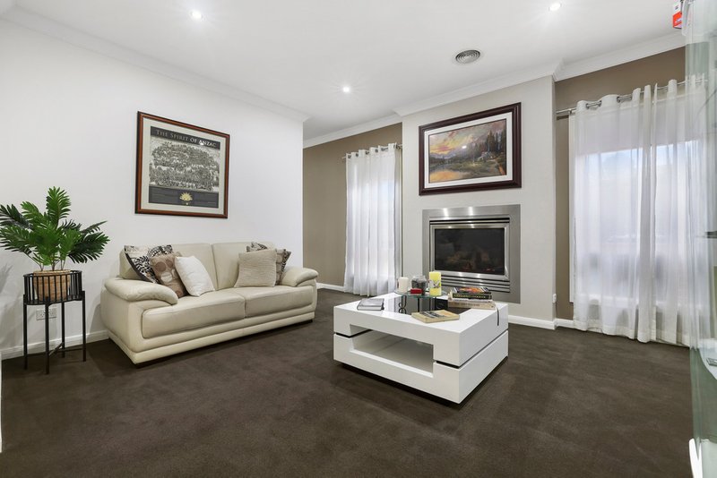 Photo - 6 Eppalock Drive, Manor Lakes VIC 3024 - Image 4