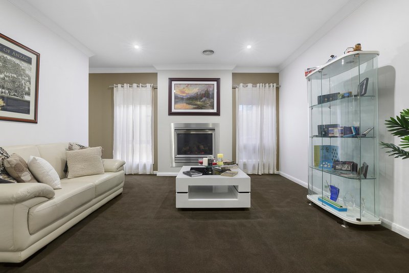 Photo - 6 Eppalock Drive, Manor Lakes VIC 3024 - Image 5