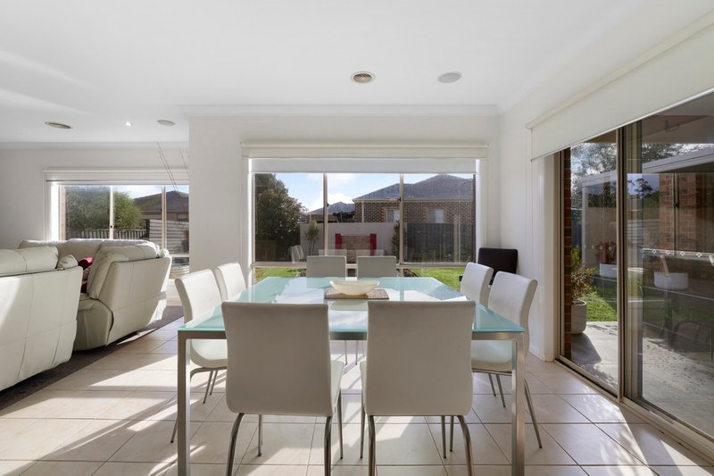 Photo - 6 Eppalock Drive, Manor Lakes VIC 3024 - Image 13