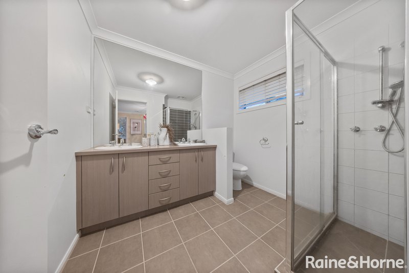 Photo - 6 Errindura Place, Caroline Springs VIC 3023 - Image 17