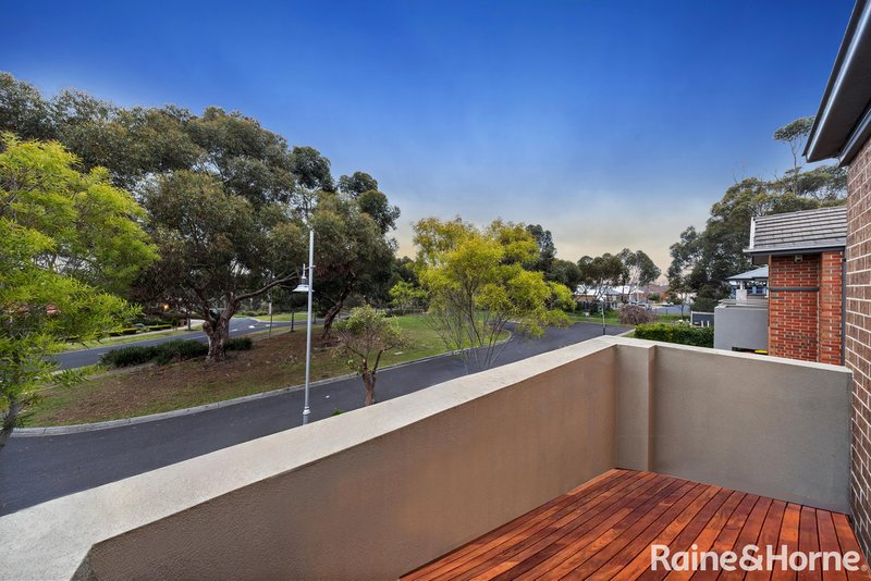 Photo - 6 Errindura Place, Caroline Springs VIC 3023 - Image 19