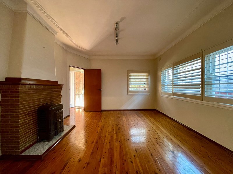 Photo - 6 Erskine Street, Riverwood NSW 2210 - Image 2