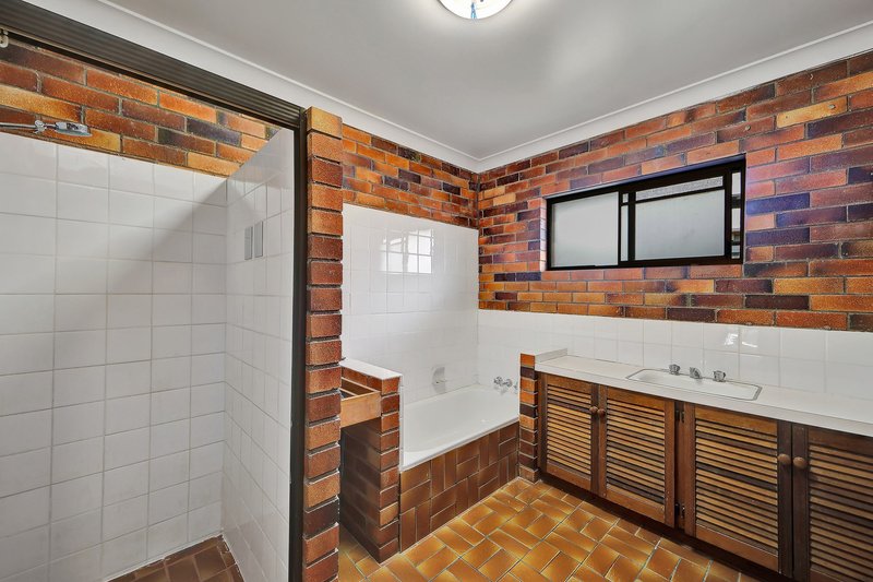 Photo - 6 Esplanade , Point Vernon QLD 4655 - Image 15