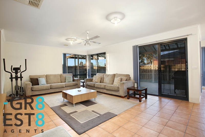 Photo - 6 Essex Court, Cranbourne East VIC 3977 - Image 4