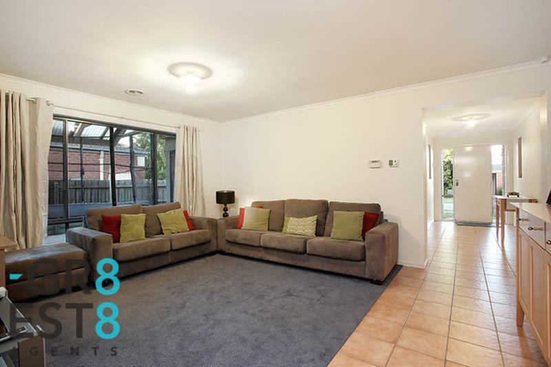 Photo - 6 Essex Court, Cranbourne East VIC 3977 - Image 6