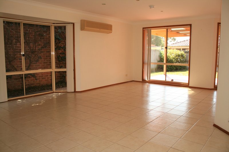 Photo - 6 Exbury Court, Wattle Grove NSW 2173 - Image 2