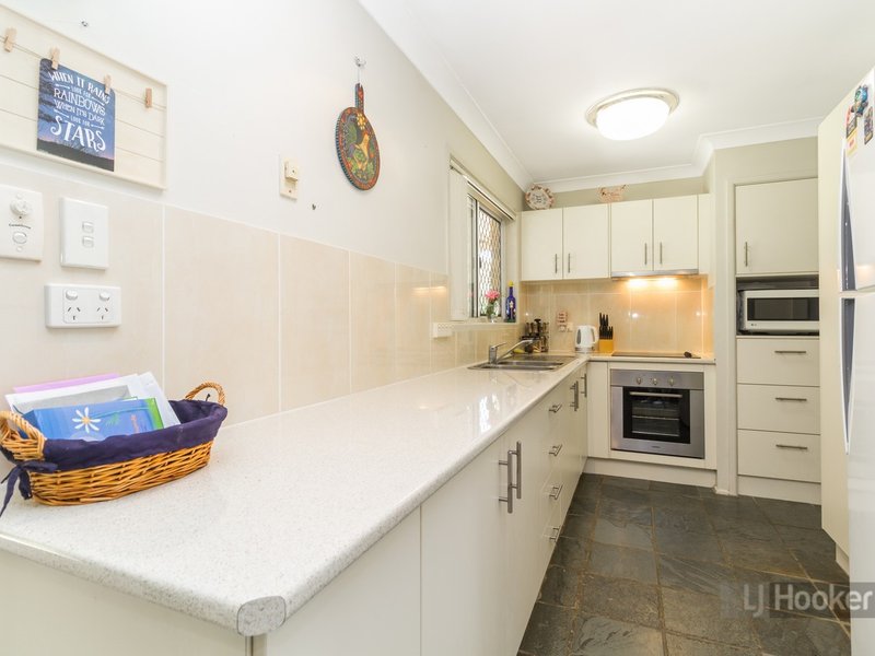 Photo - 6 Fairbairn Street, Marsden QLD 4132 - Image 4