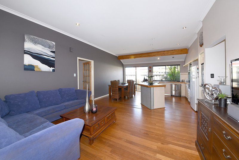 Photo - 6 Faro Way, Mindarie WA 6030 - Image 11