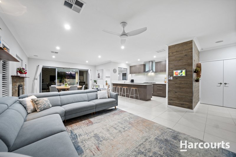 Photo - 6 Featherleaf Elbow , Banksia Grove WA 6031 - Image 5