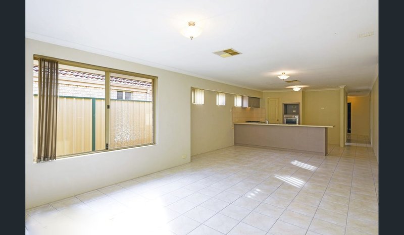 Photo - 6 Felpham Crt , Success WA 6164 - Image 4