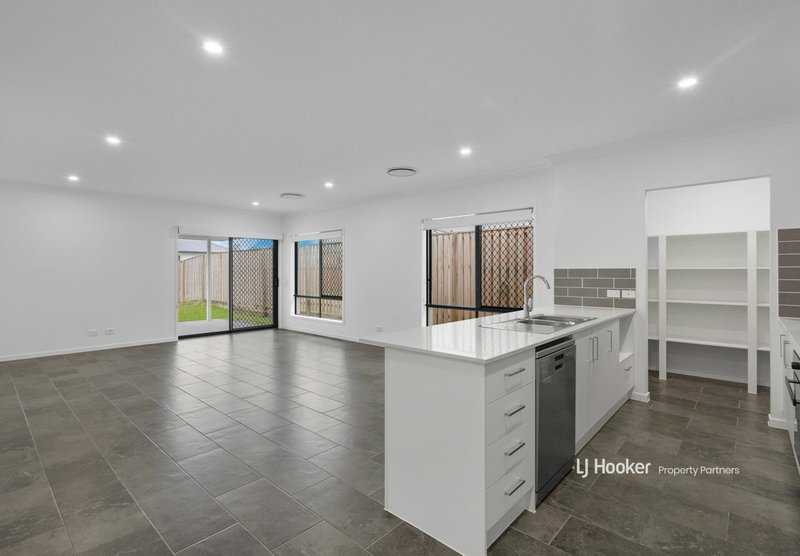 Photo - 6 Ferdinando Street, Pallara QLD 4110 - Image 3