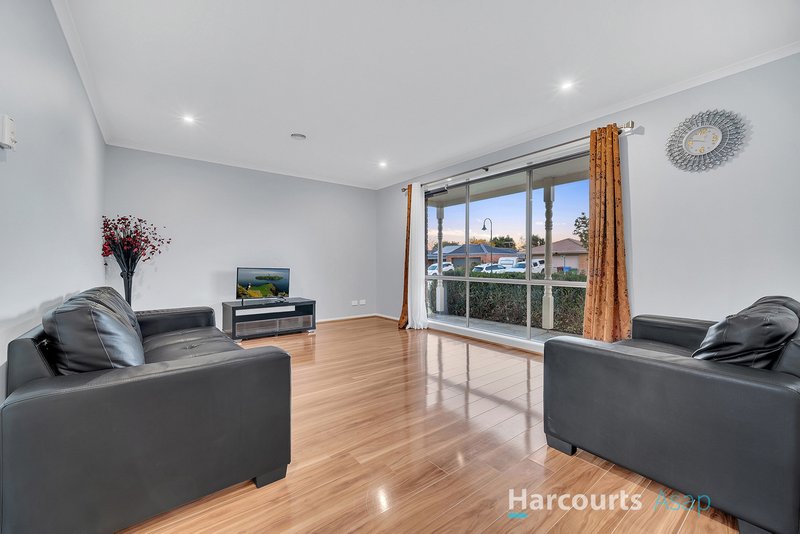 Photo - 6 Fiander Close, Cranbourne East VIC 3977 - Image 5