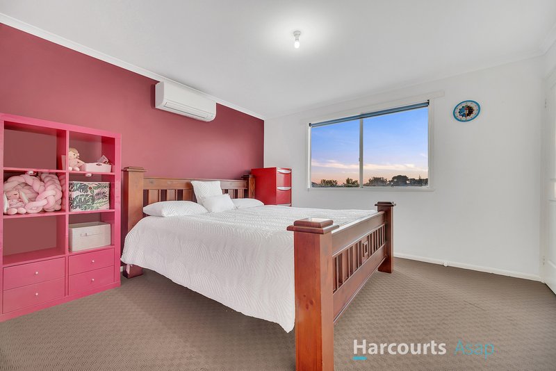 Photo - 6 Fiander Close, Cranbourne East VIC 3977 - Image 11