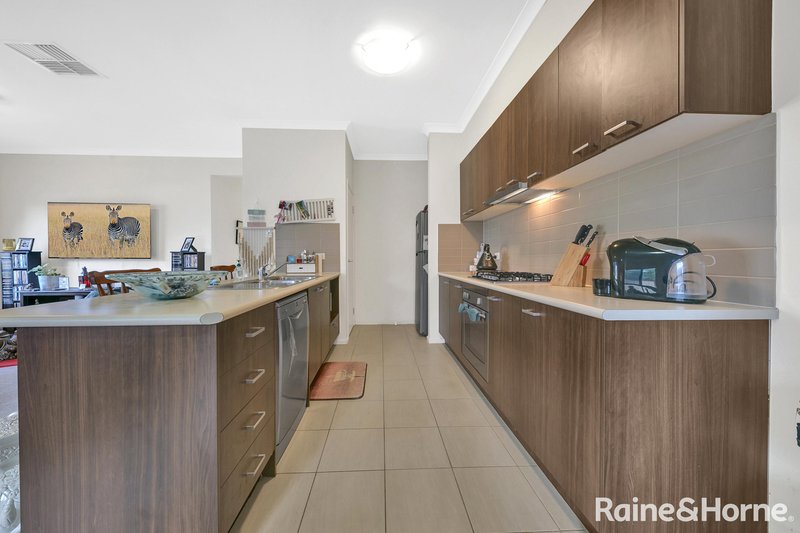 Photo - 6 Fishburn Grove, Harkness VIC 3337 - Image 3