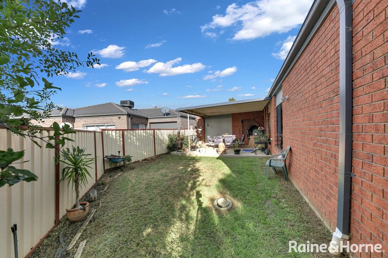 Photo - 6 Fishburn Grove, Harkness VIC 3337 - Image 4