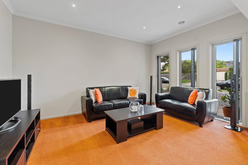 Photo - 6 Fitzgerald Drive, South Morang VIC 3752 - Image 5