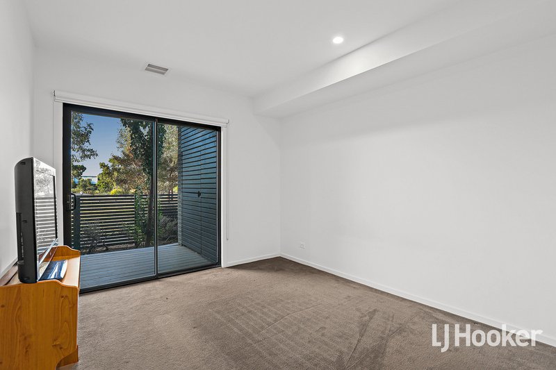 Photo - 6 Flagship Way, Point Cook VIC 3030 - Image 6