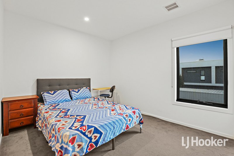 Photo - 6 Flagship Way, Point Cook VIC 3030 - Image 9