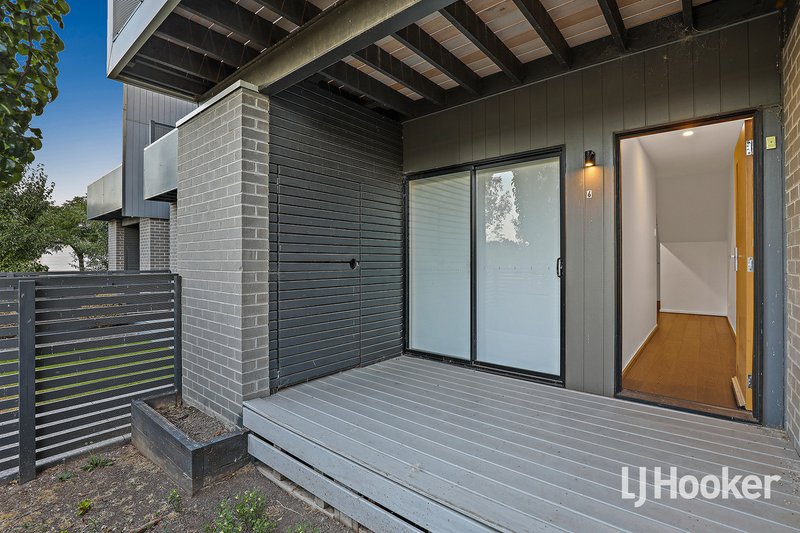 Photo - 6 Flagship Way, Point Cook VIC 3030 - Image 11