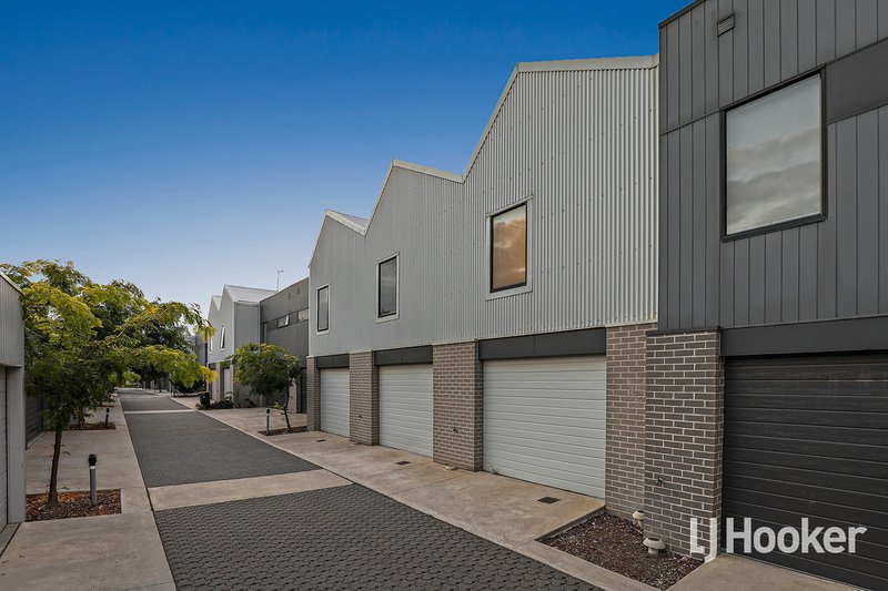 Photo - 6 Flagship Way, Point Cook VIC 3030 - Image 13