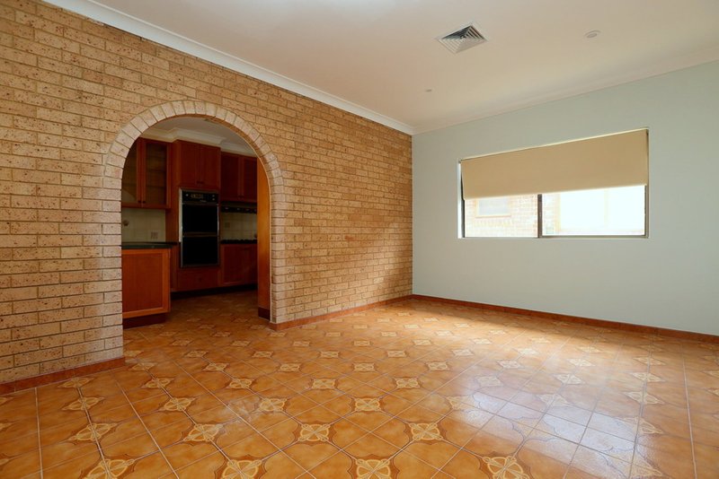 Photo - 6 Flinders Road, Georges Hall NSW 2198 - Image 2