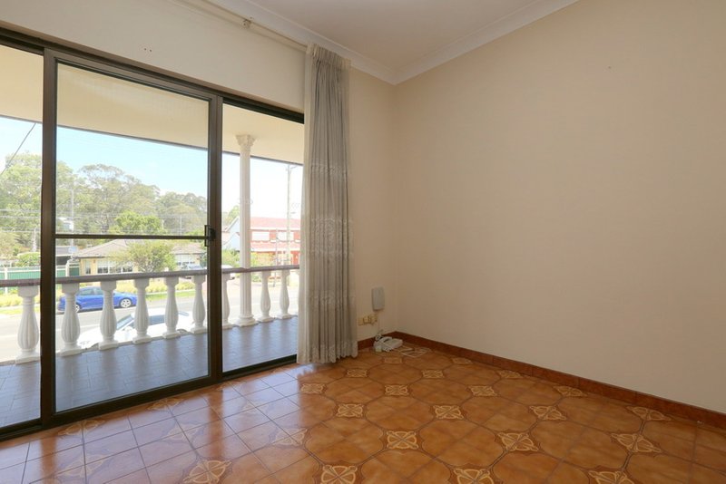 Photo - 6 Flinders Road, Georges Hall NSW 2198 - Image 4