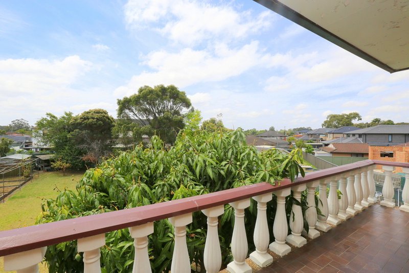 Photo - 6 Flinders Road, Georges Hall NSW 2198 - Image 14