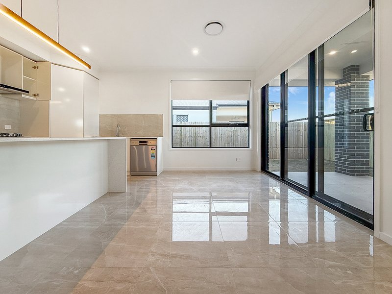 Photo - 6 Forestoak Street, Narangba QLD 4504 - Image 6