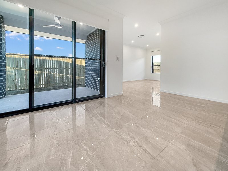 Photo - 6 Forestoak Street, Narangba QLD 4504 - Image 8