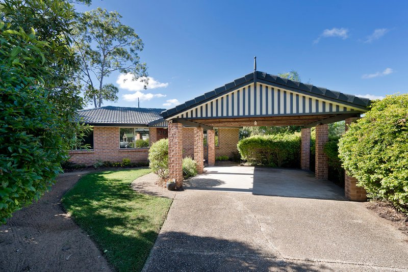 Photo - 6 Forestwood Place, Arana Hills QLD 4054 - Image 12