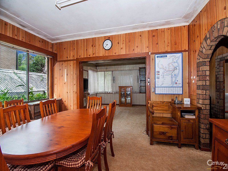 Photo - 6 Forrest Road, East Hills NSW 2213 - Image 4