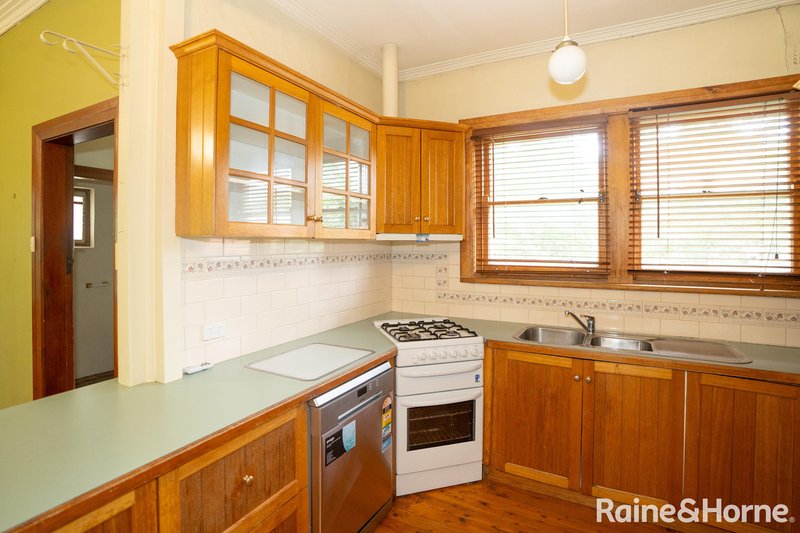 Photo - 6 Foxborough Avenue, Wagga Wagga NSW 2650 - Image 2