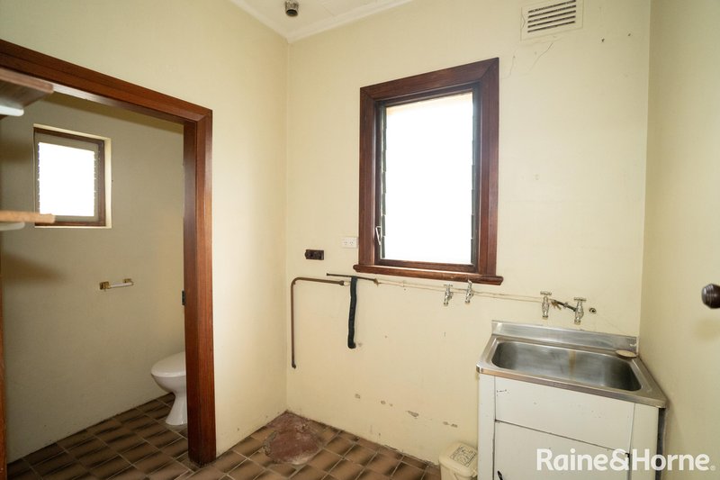 Photo - 6 Foxborough Avenue, Wagga Wagga NSW 2650 - Image 8