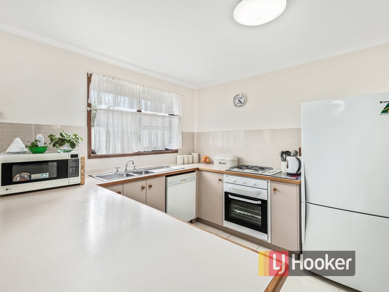 Photo - 6 Frances Crescent, Cranbourne North VIC 3977 - Image 3