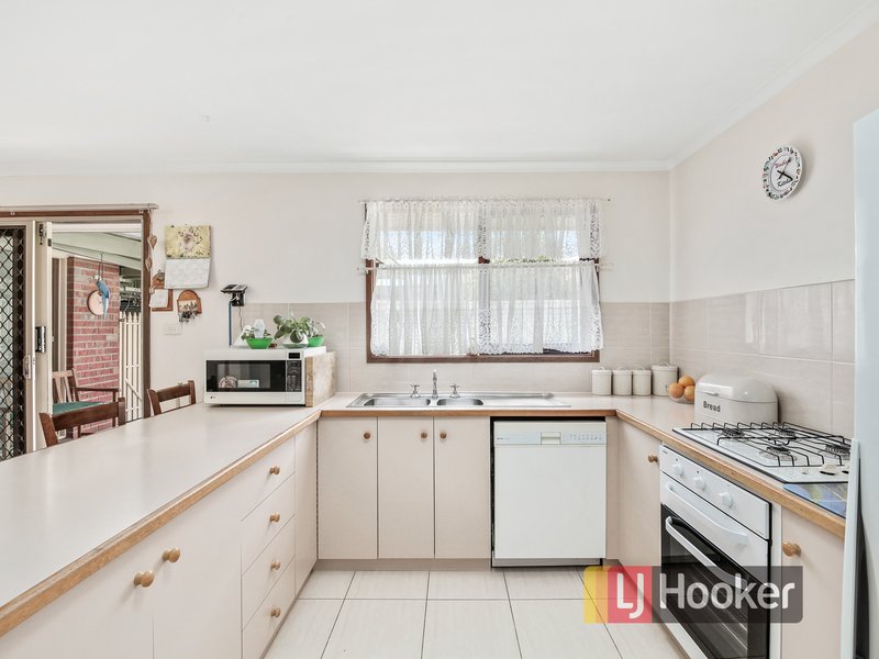 Photo - 6 Frances Crescent, Cranbourne North VIC 3977 - Image 6