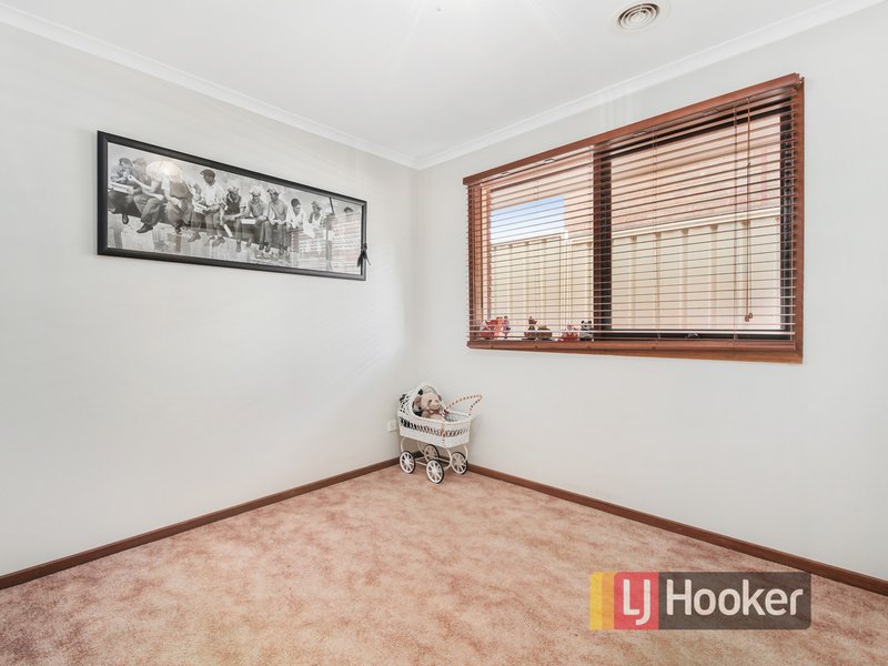 Photo - 6 Frances Crescent, Cranbourne North VIC 3977 - Image 11