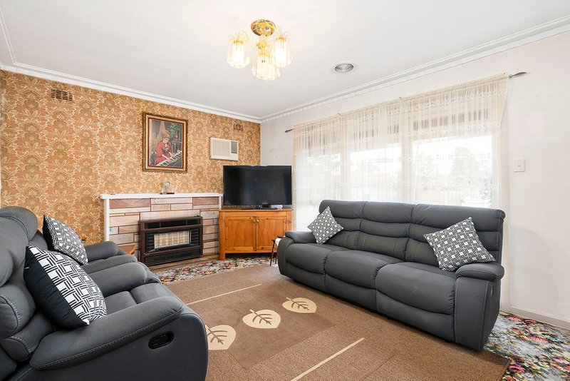 Photo - 6 Gainsborough Road, Mentone VIC 3194 - Image 2