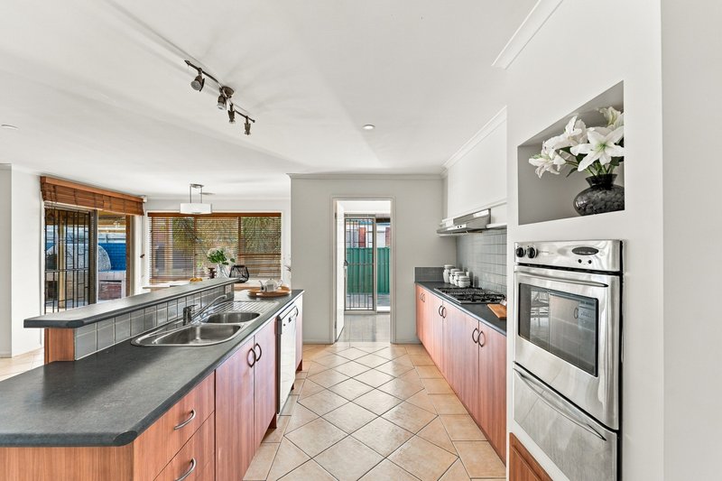 Photo - 6 Gainsford Way, Burnside VIC 3023 - Image 3