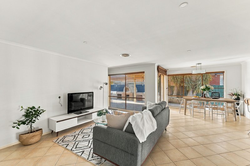 Photo - 6 Gainsford Way, Burnside VIC 3023 - Image 4