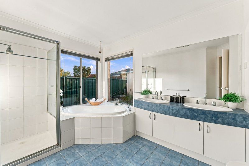 Photo - 6 Gainsford Way, Burnside VIC 3023 - Image 7