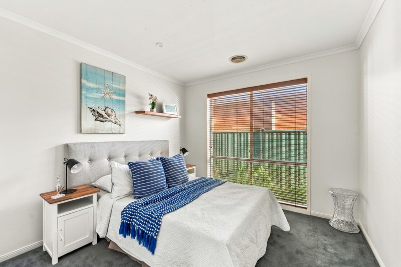 Photo - 6 Gainsford Way, Burnside VIC 3023 - Image 8