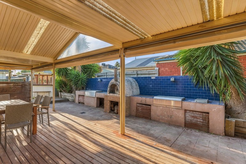 Photo - 6 Gainsford Way, Burnside VIC 3023 - Image 12