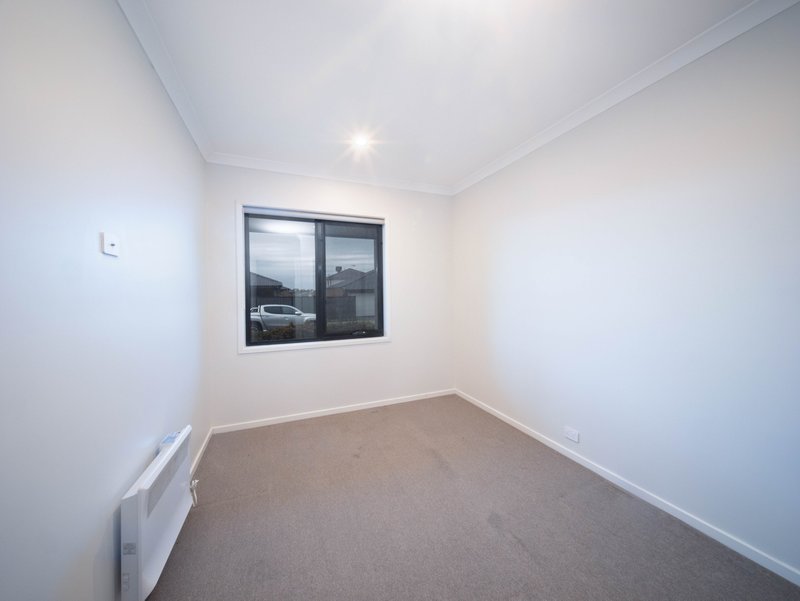 Photo - 6 Ganges Road, Craigieburn VIC 3064 - Image 8