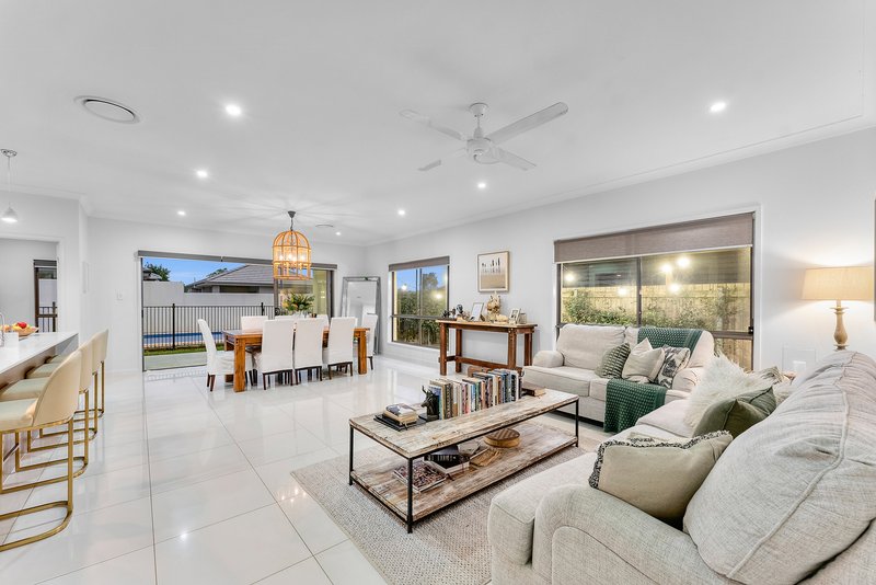 Photo - 6 Ganton Street, North Lakes QLD 4509 - Image 18